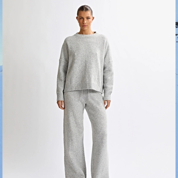 One Mile Open Back Oversized Crewneck Sweater - Picture 3 of 12